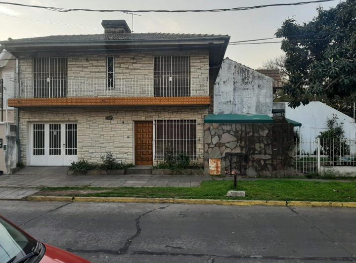 Casa · 138m² · 5 Ambientes · 2 Cocheras