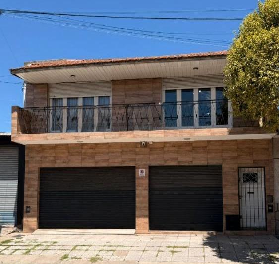 Casa · 170m² · 3 Ambientes · 1 Cochera
