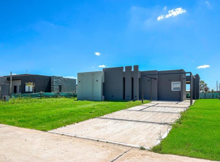 Casa · 136m² · 5 Ambientes · 2 Cocheras