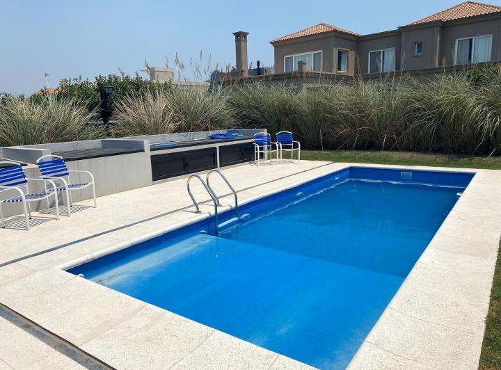 Casa · 166m² · 10 Ambientes · 4 Cocheras