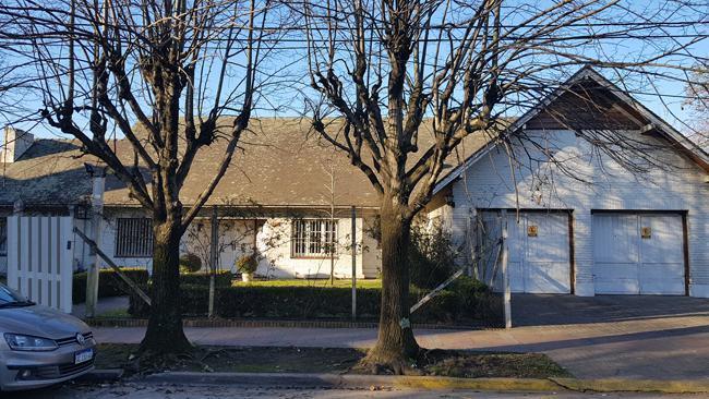 Casa · 318m² · 3 Dormitorios · 2 Cocheras