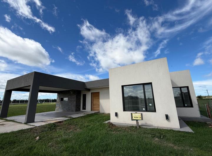 Casa · 175m² · 4 Ambientes · 6 Cocheras