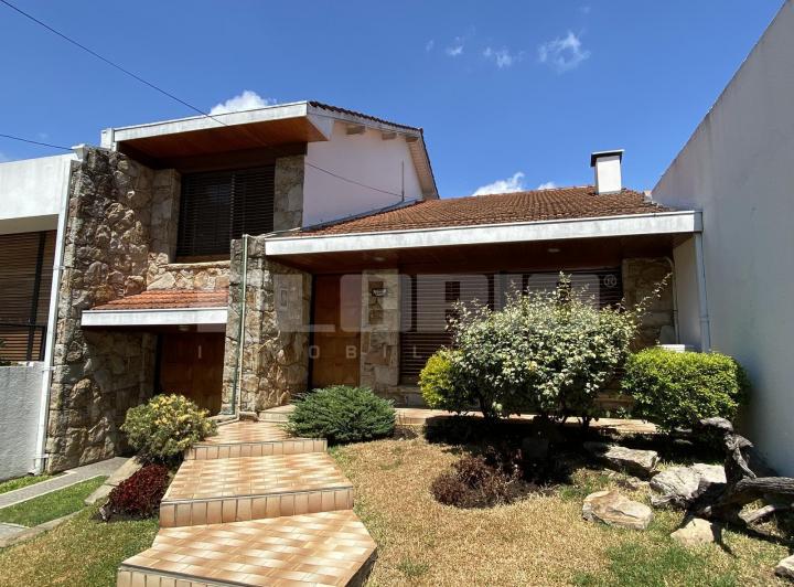 Casa · 341m² · 4 Ambientes · 2 Cocheras