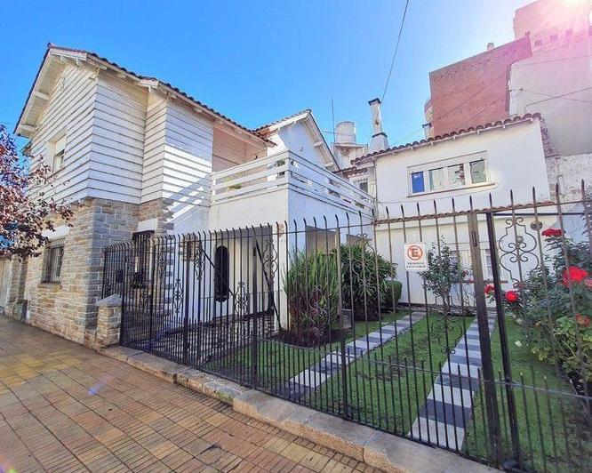 Casa · 268m² · 6 Ambientes · 2 Cocheras