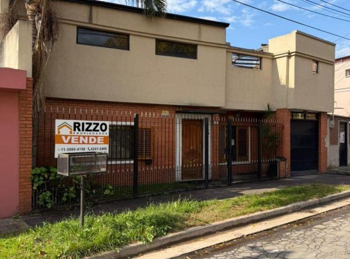 Casa · 160m² · 5 Ambientes · 1 Cochera