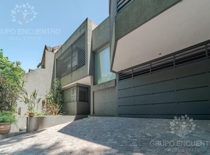 Casa · 427m² · 9 Ambientes · 5 Cocheras