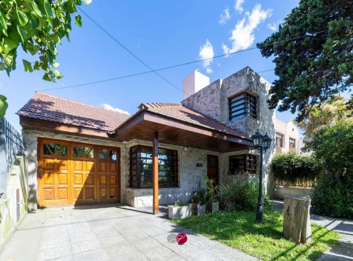 Casa · 170m² · 4 Ambientes · 1 Cochera