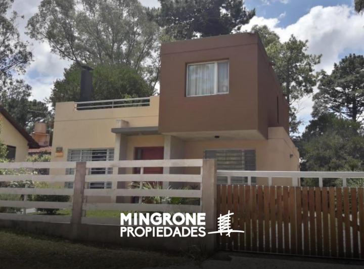 Casa · 180m² · 4 Ambientes · 1 Cochera