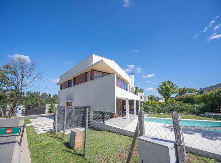 Casa · 265m² · 6 Ambientes · 2 Cocheras
