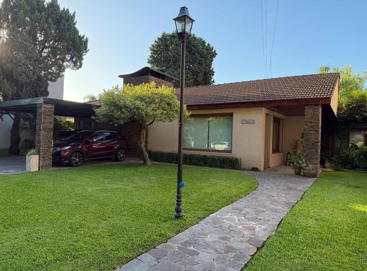 Casa · 412m² · 5 Ambientes · 7 Cocheras