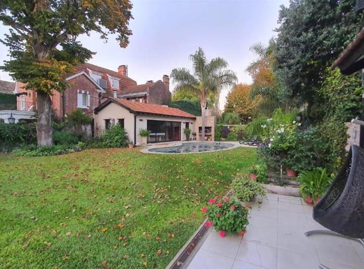 Casa · 450m² · 5 Ambientes · 1 Cochera