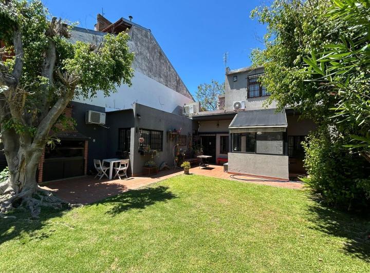 Casa · 160m² · 4 Ambientes · 1 Cochera