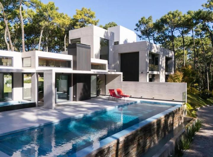 Casa · 772m² · 7 Ambientes · 2 Cocheras