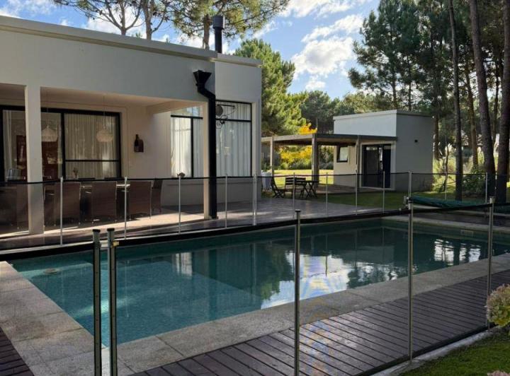 Casa · 200m² · 5 Ambientes · 1 Cochera