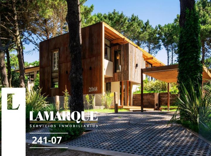 Casa · 198m² · 4 Ambientes · 2 Cocheras