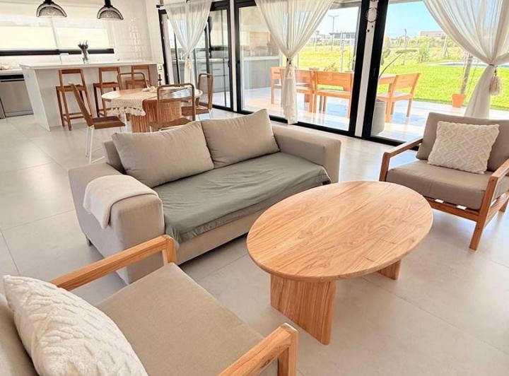Casa · 146m² · 4 Ambientes · 2 Cocheras