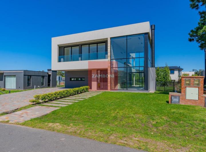 Casa · 288m² · 5 Ambientes