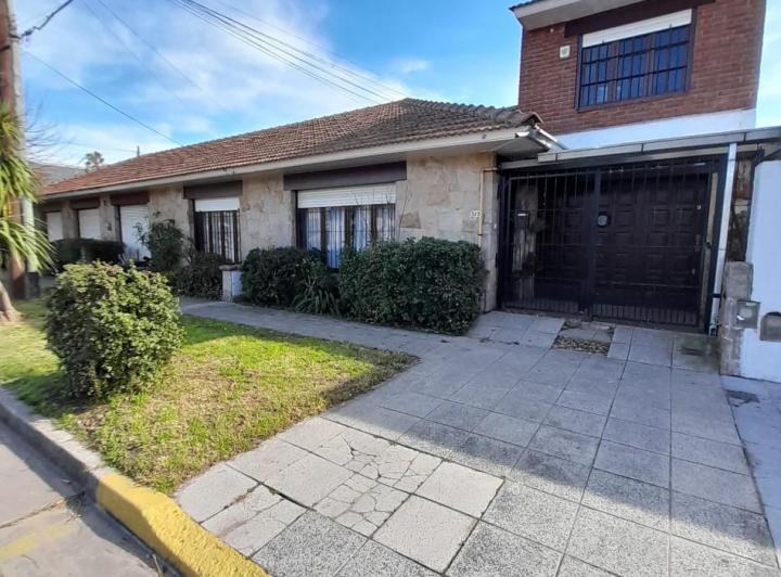 Casa · 130m² · 5 Ambientes · 1 Cochera
