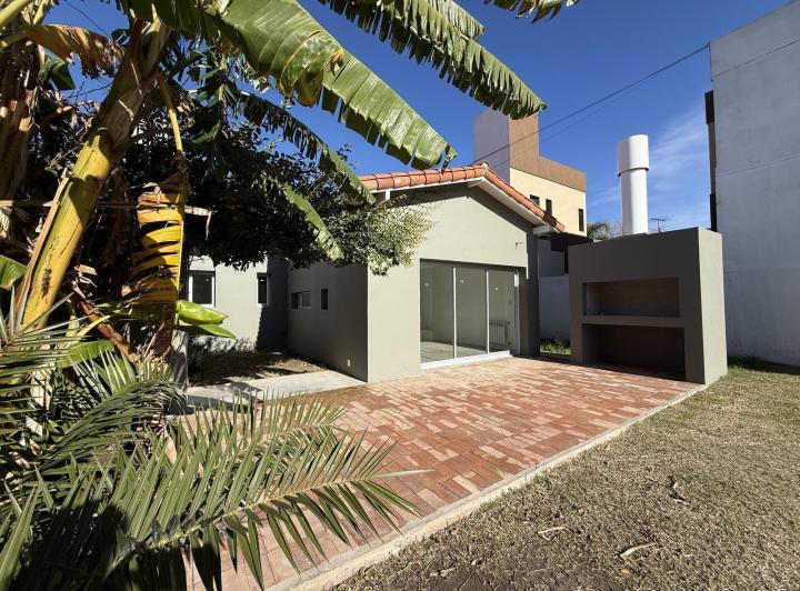 Casa · 128m² · 3 Ambientes · 2 Cocheras