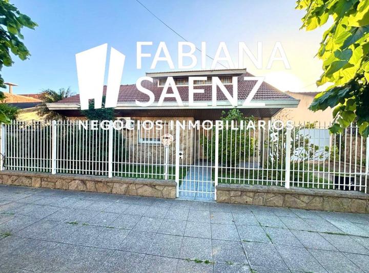 Casa · 200m² · 6 Ambientes · 3 Cocheras