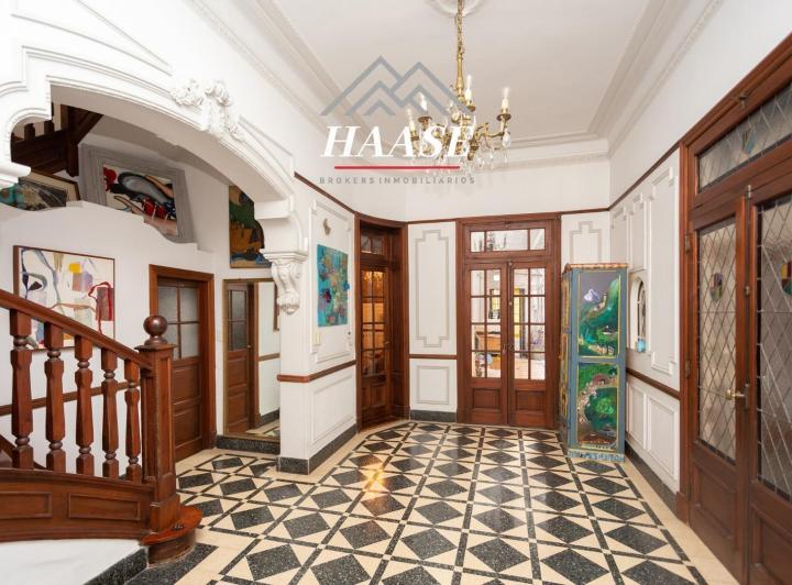 Casa · 340m² · 5 Ambientes · 2 Cocheras