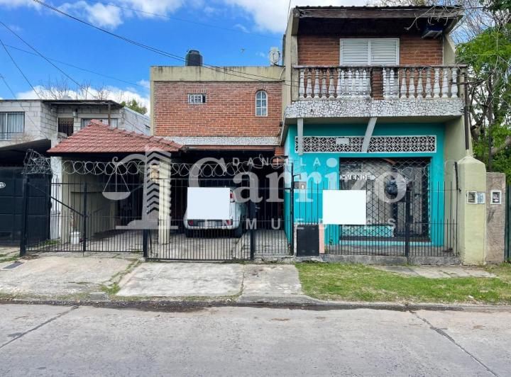 Casa · 300m² · 5 Ambientes · 1 Cochera