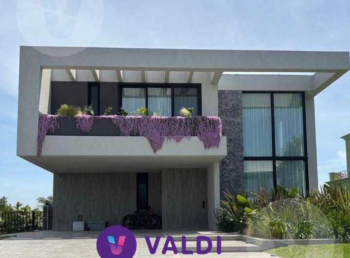Casa · 420m² · 6 Ambientes · 4 Cocheras