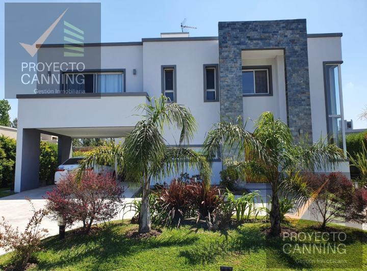 Casa · 290m² · 4 Ambientes · 2 Cocheras