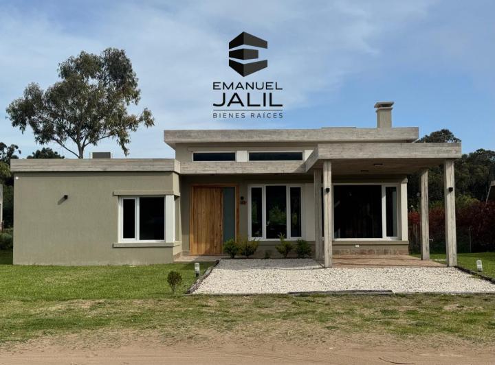 Casa · 235m² · 5 Ambientes · 1 Cochera