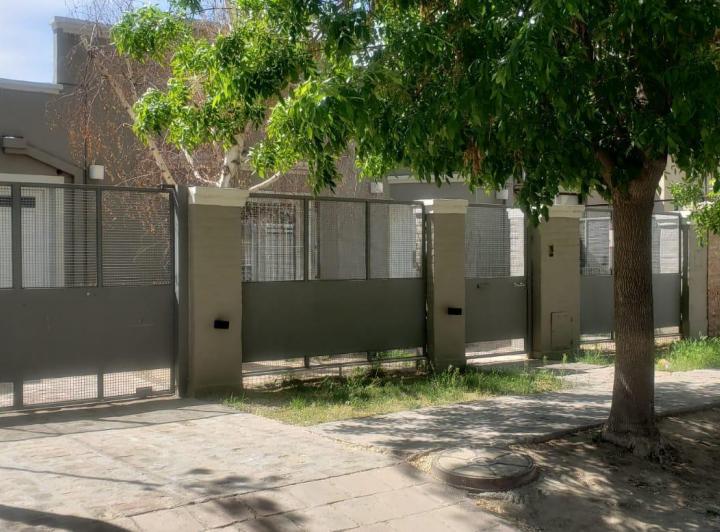 Casa · 210m² · 6 Ambientes · 1 Cochera