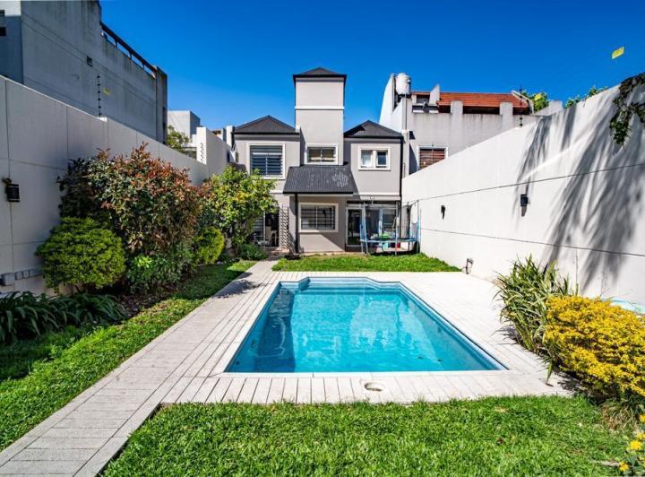 Casa · 224m² · 5 Ambientes · 2 Cocheras