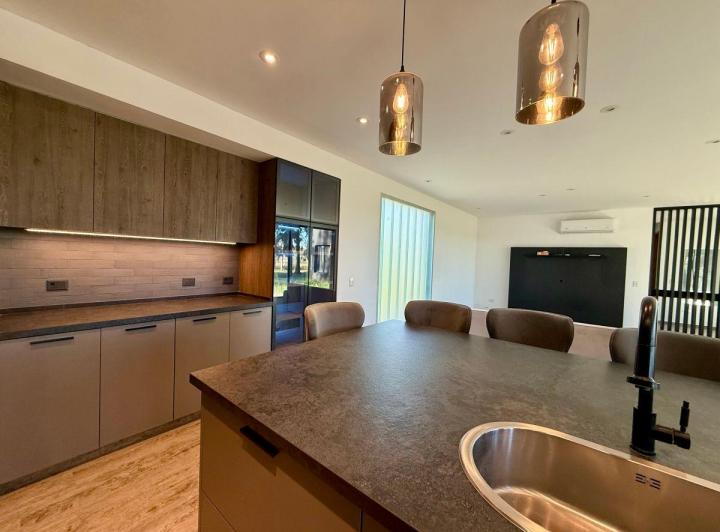 Casa · 700m² · 3 Ambientes · 2 Cocheras