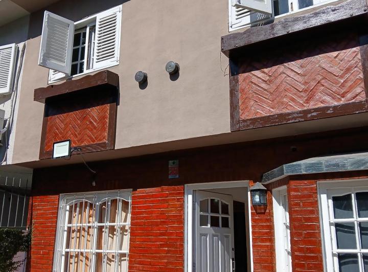 Casa · 100m² · 5 Ambientes · 2 Cocheras
