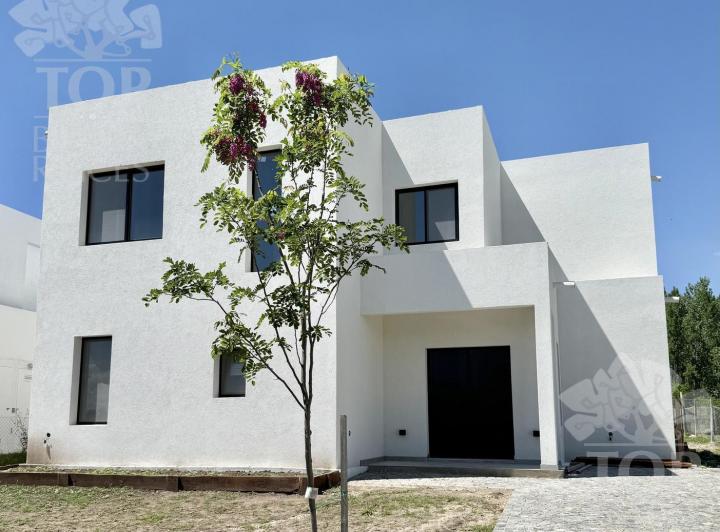 Casa · 194m² · 6 Ambientes