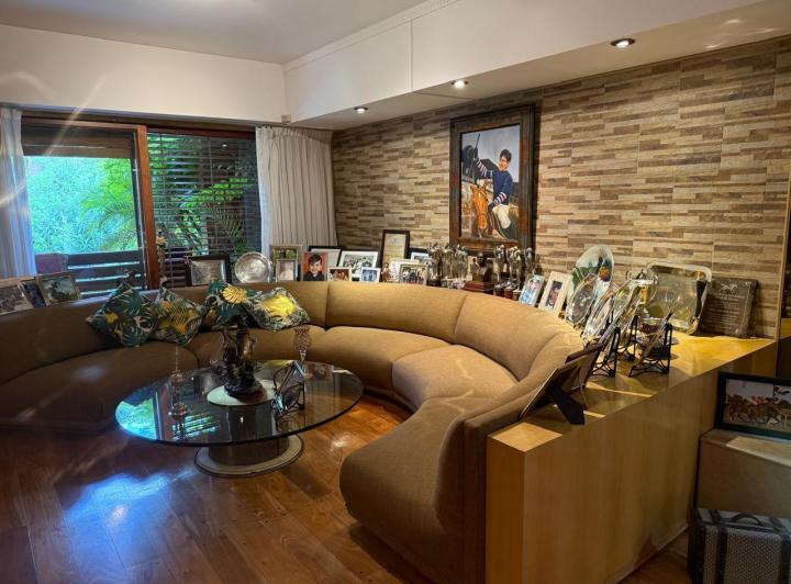 Casa · 503m² · 5 Ambientes · 4 Cocheras