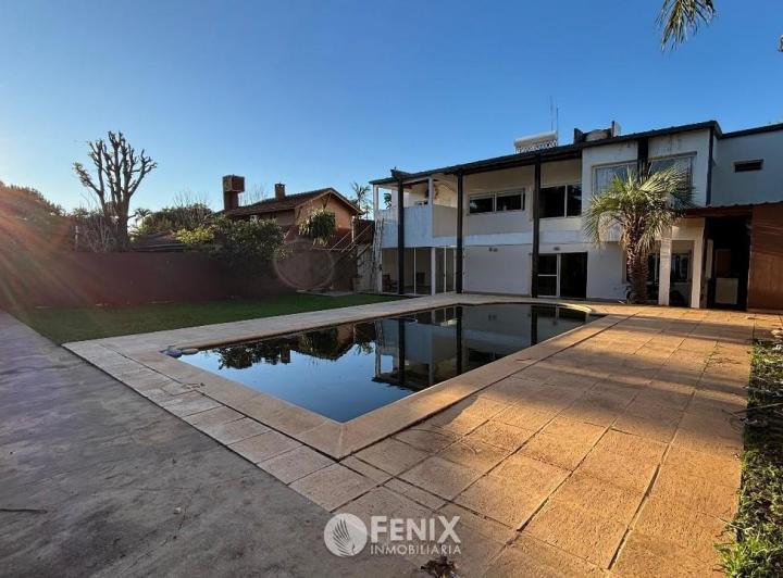 Casa · 648m² · 5 Ambientes · 3 Cocheras
