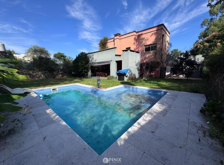 Casa · 1250m² · 6 Ambientes · 3 Cocheras