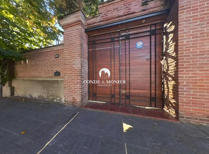 Casa · 290m² · 7 Ambientes · 1 Cochera