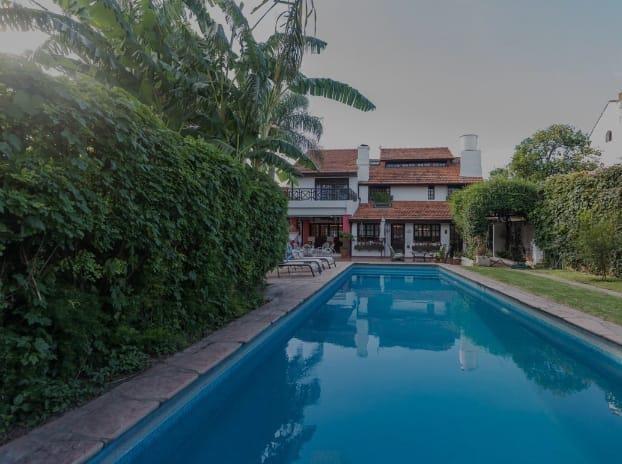 Casa · 360m² · 10 Ambientes · 3 Cocheras
