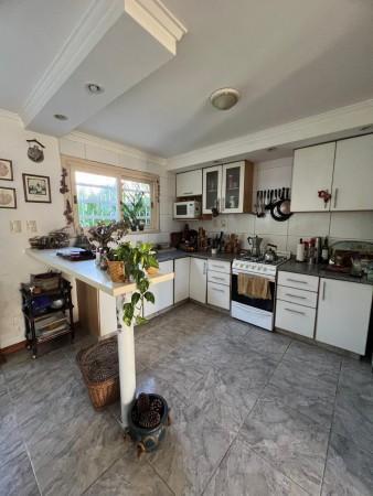 Casa · 180m² · 4 Ambientes · 1 Cochera