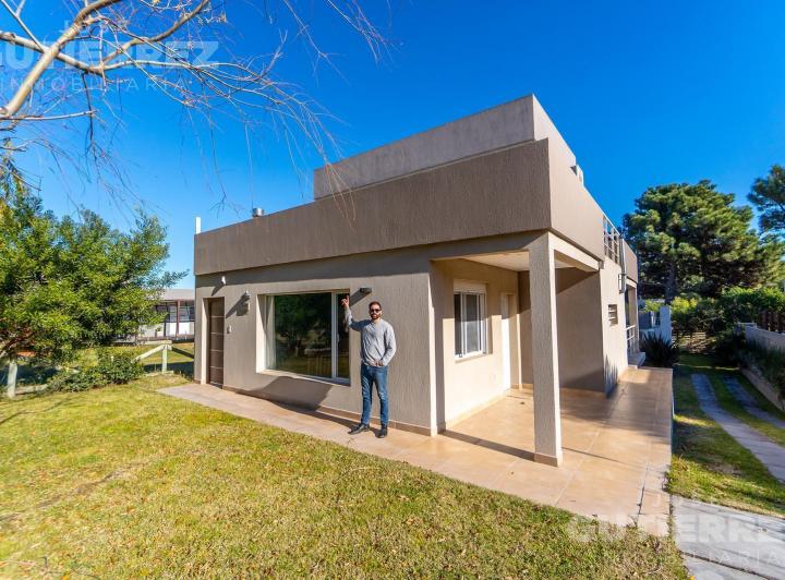 Casa · 200m² · 8 Ambientes · 6 Cocheras