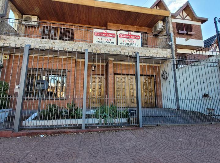 Casa · 250m² · 5 Ambientes · 1 Cochera