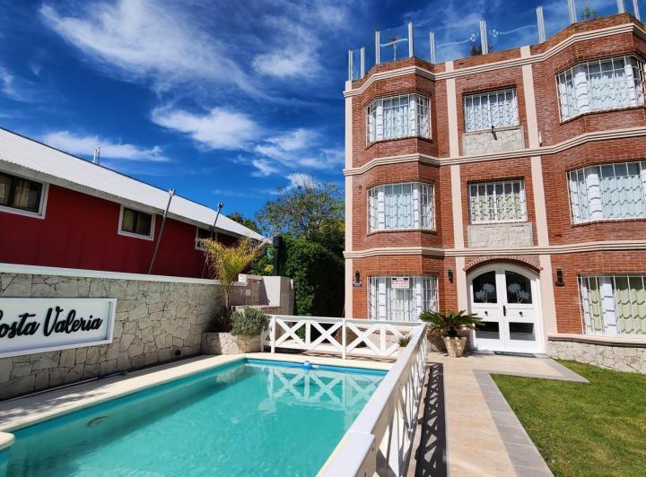 Casa · 350m² · 14 Ambientes · 5 Cocheras