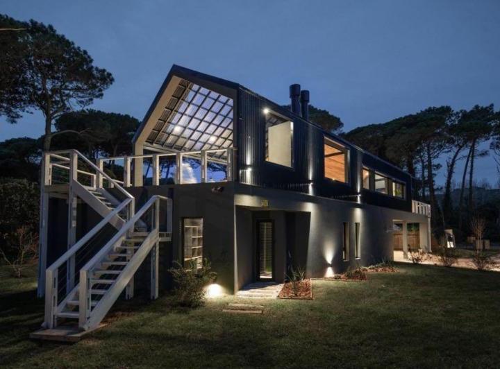 Casa · 330m² · 4 Dormitorios