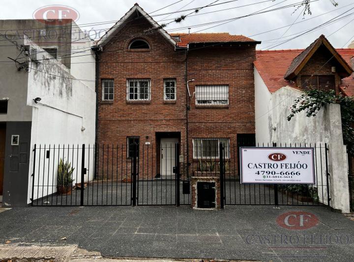 Casa · 300m² · 8 Ambientes · 3 Cocheras