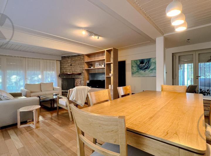 Casa · 236m² · 5 Ambientes · 3 Cocheras