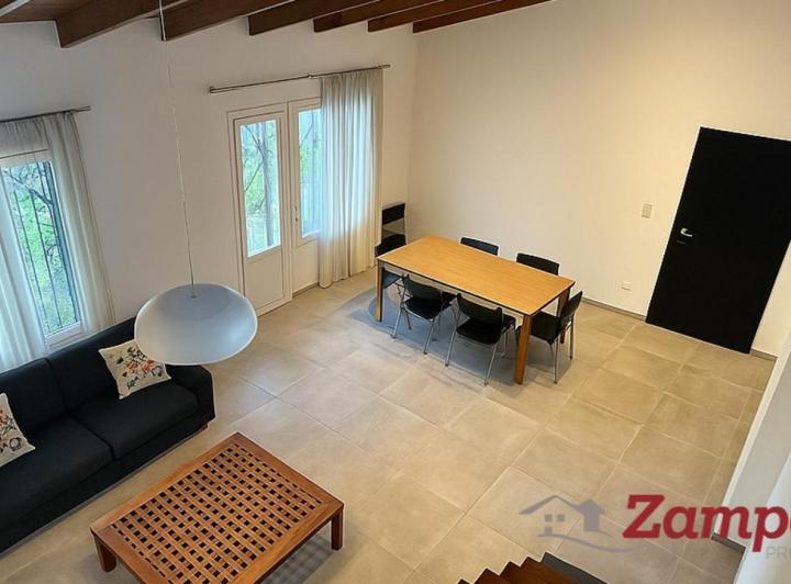 Casa · 148m² · 8 Ambientes · 2 Cocheras
