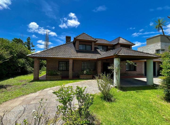 Casa · 200m² · 5 Ambientes