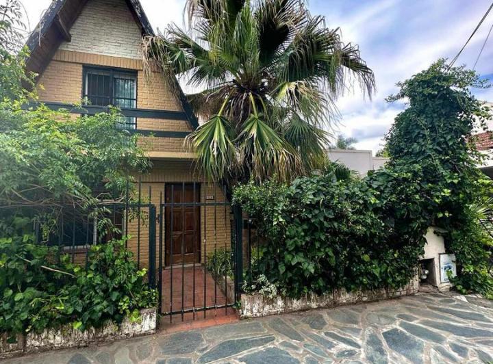 Casa · 150m² · 6 Ambientes · 1 Cochera