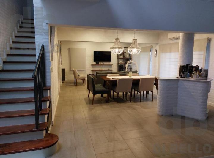 Casa · 286m² · 5 Ambientes · 2 Cocheras